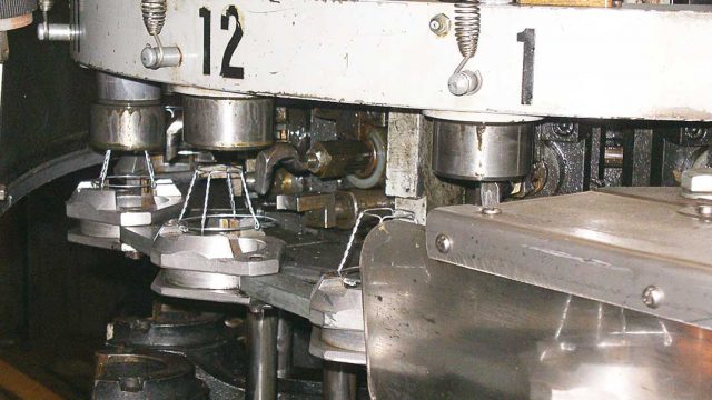 Vincor Wire Hooder Machine